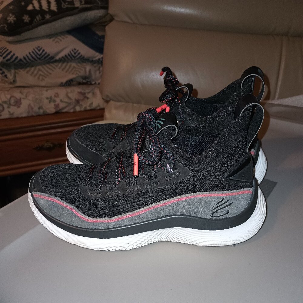 Under Armour Curry Flow 8 Basketball Shoes 3.5Y